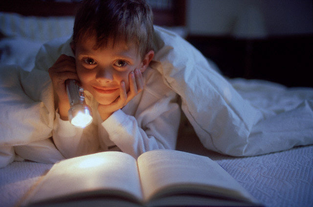 reading-in-bed-with-a-flashlight-7